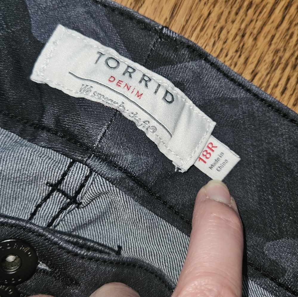 Torrid Women's Black Camouflage Jeggings Size 18. - Picture 6 of 11